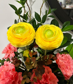 58cm Ranunculus with Carnations