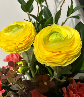 58cm Ranunculus with Carnations